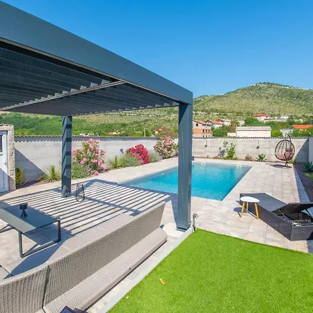Carpe Diem - With Private Pool Villa Mostar