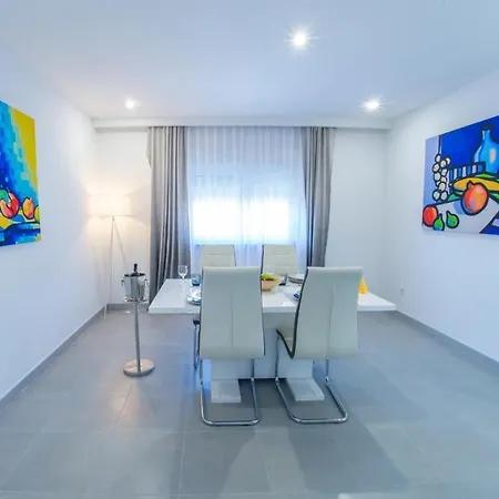 Carpe Diem - With Private Pool *